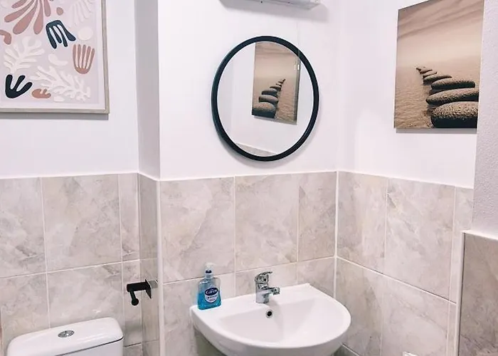 Modern 2-bed , Bradley Stoke, Nr Parkway Station, Free Parking * Bristol