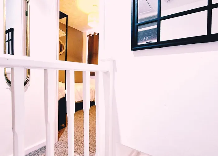 Ferienhaus Modern 2-bed , Bradley Stoke, Nr Parkway Station, Free Parking Bristol