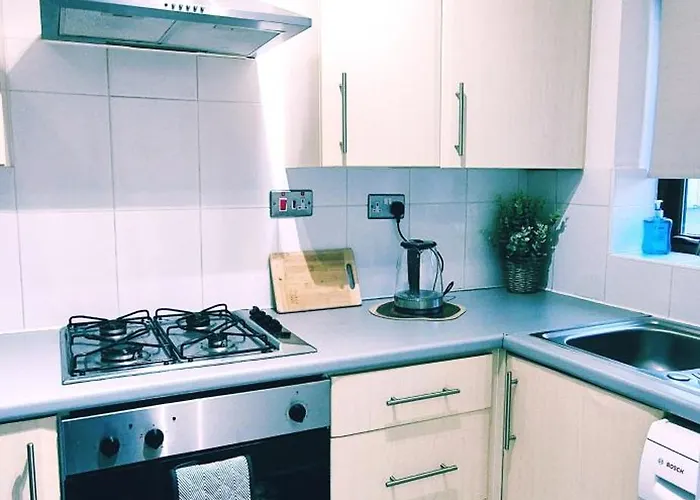 Modern 2-bed , Bradley Stoke, Nr Parkway Station, Free Parking Ferienhaus