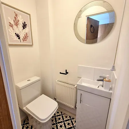 Sherbourne House - Modern 2 Bed Close To Parkway Station And Uwe