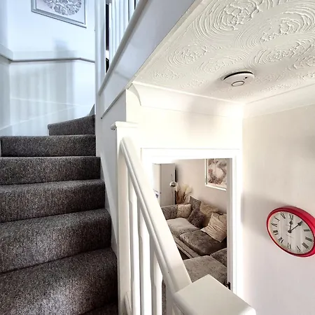 Sherbourne House - Modern 2 Bed Close To Parkway Station And Uwe *
