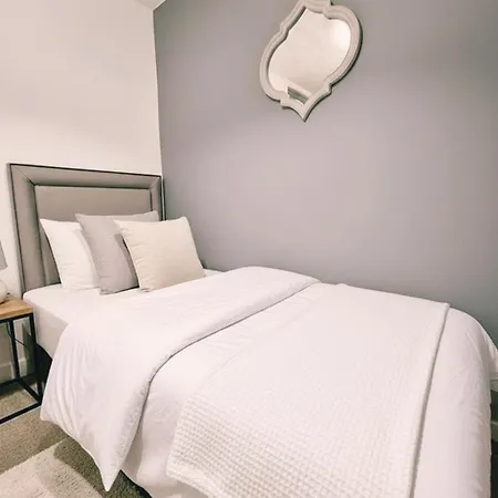 Modern 2-bed , Bradley Stoke, Nr Parkway Station, Free Parking Hébergement de vacances Bristol