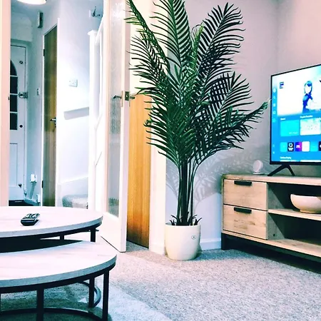 Modern 2-bed , Bradley Stoke, Nr Parkway Station, Free Parking Nyaraló *