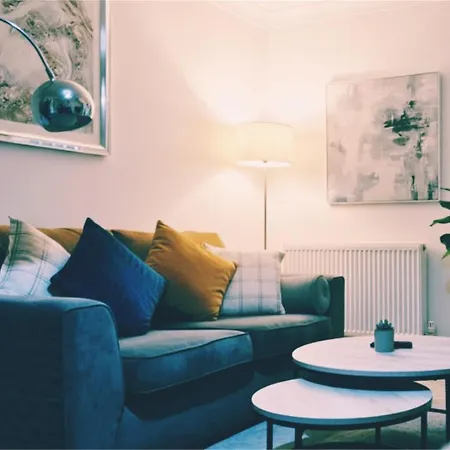 Ferienhaus Modern 2-bed , Bradley Stoke, Nr Parkway Station, Free Parking