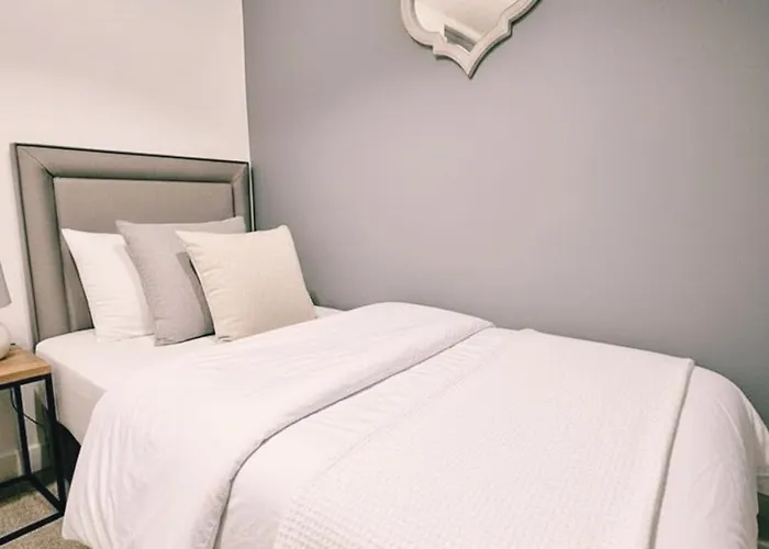 Modern 2-bed , Bradley Stoke, Nr Parkway Station, Free Parking Prázdninový dům Bristol