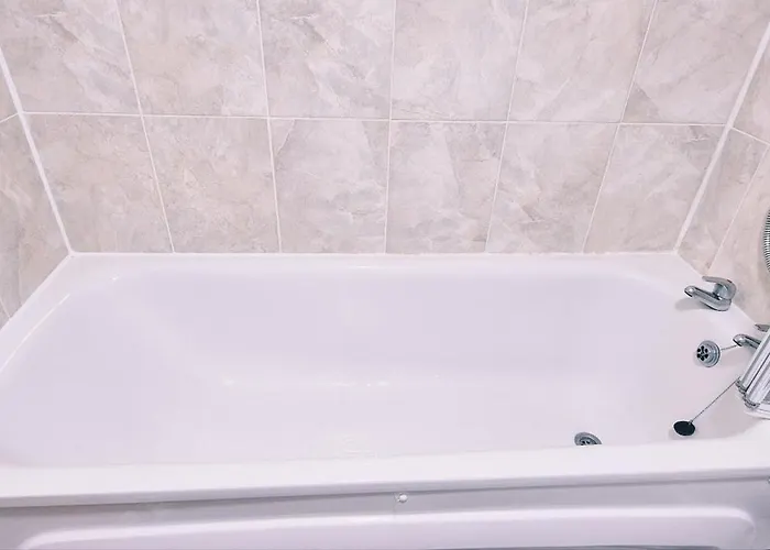 Modern 2-bed , Bradley Stoke, Nr Parkway Station, Free Parking *