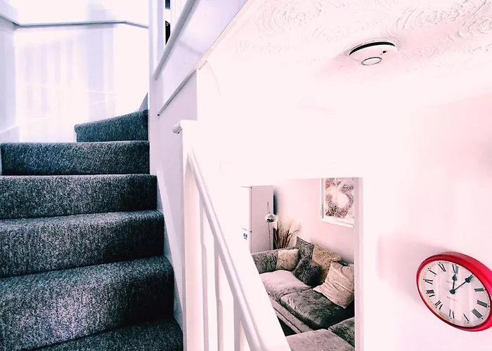 Modern 2-bed , Bradley Stoke, Nr Parkway Station, Free Parking Prázdninový dům *